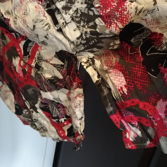 Gorgeous print button down with slits - Picture 4 of 4